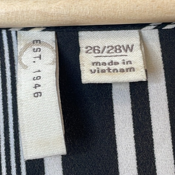 Cato Womens Black White Striped Boatneck Tie Front Top SIZE 26/28W PLUS - Picture 4 of 7